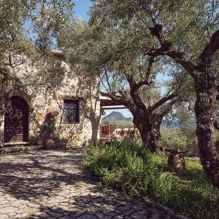 Leeda's Village 4*