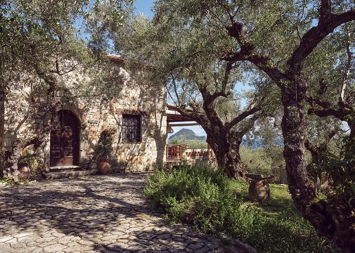 Leeda's Village 4*